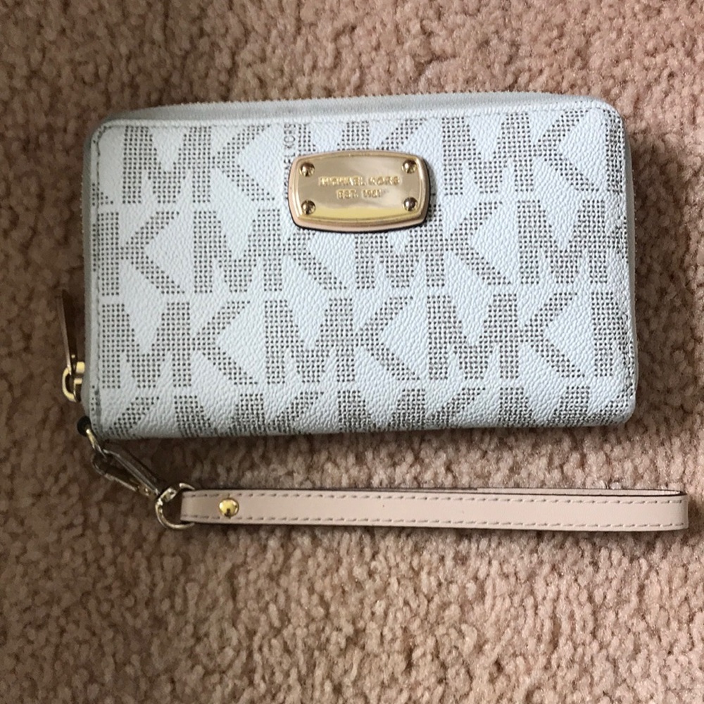 Michael kors wristlet